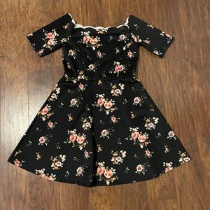 Nine Britton black flower scallop dress